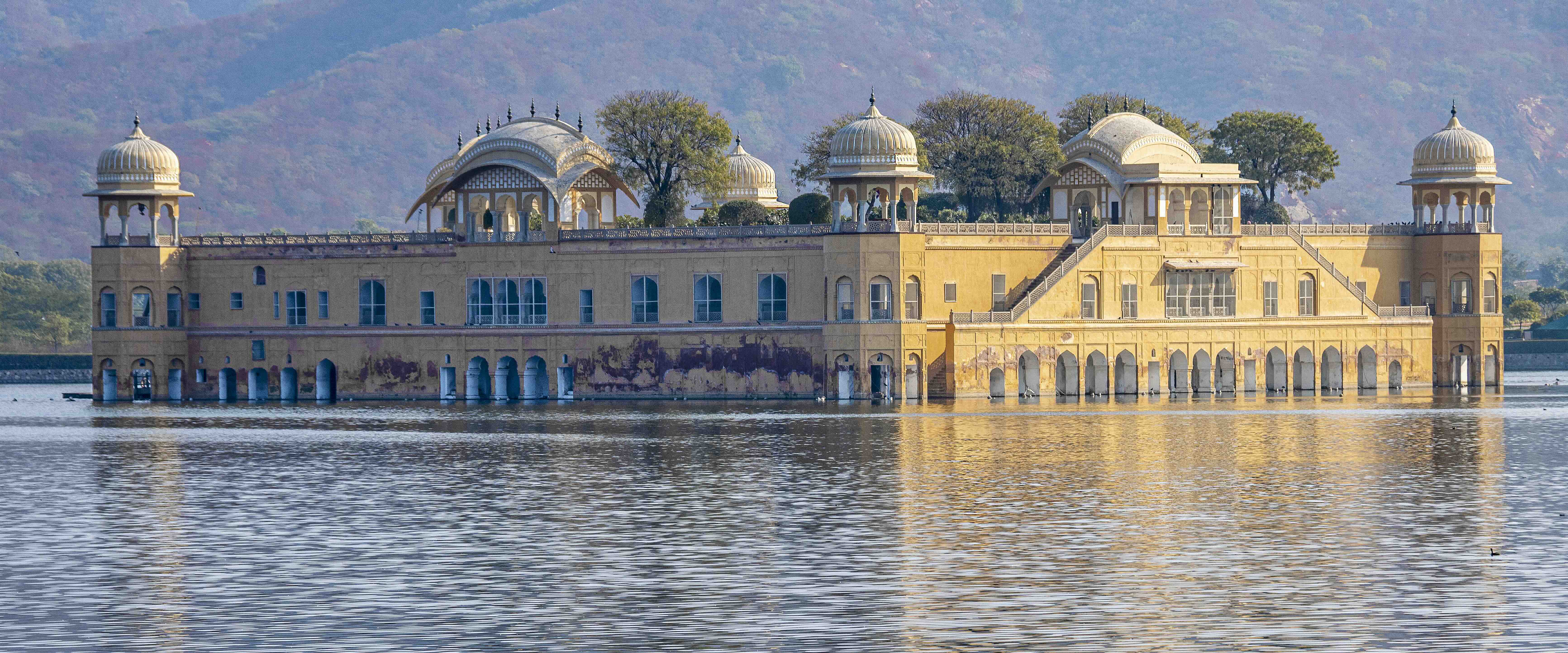 Taxi driving through Jaipur at dusk